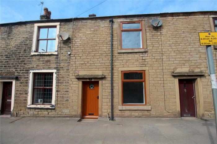 2 Bedroom Terraced House To Rent In Huddersfield Road, Newhey, Rochdale, OL16