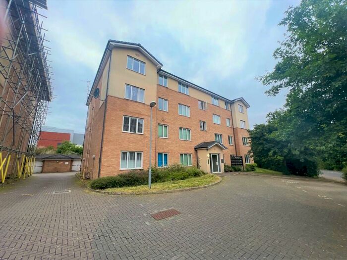 2 Bedroom Flat To Rent In Woollens Grove, Hoddesdon, EN11