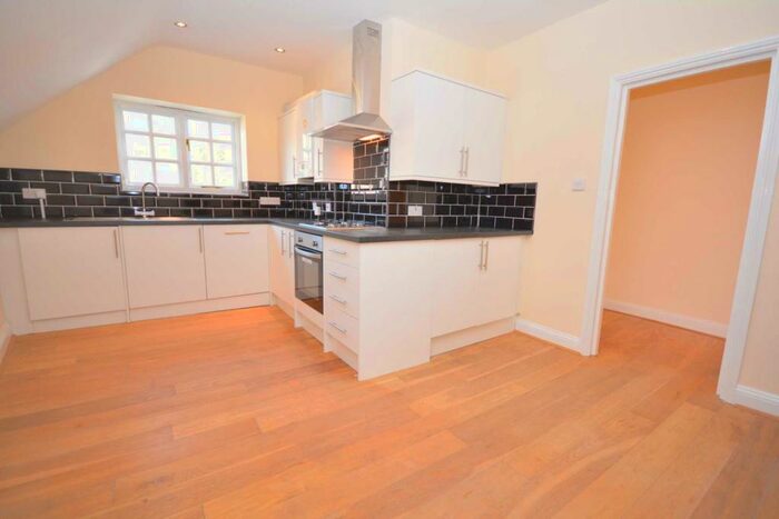 1 Bedroom Apartment To Rent In High Street, Chesham, HP5