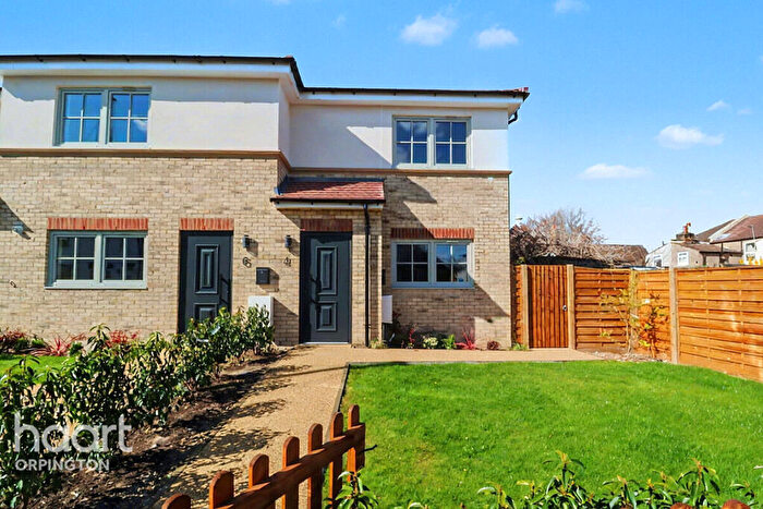 3 Bedroom End Of Terrace House For Sale In Hainault Street, London, SE9