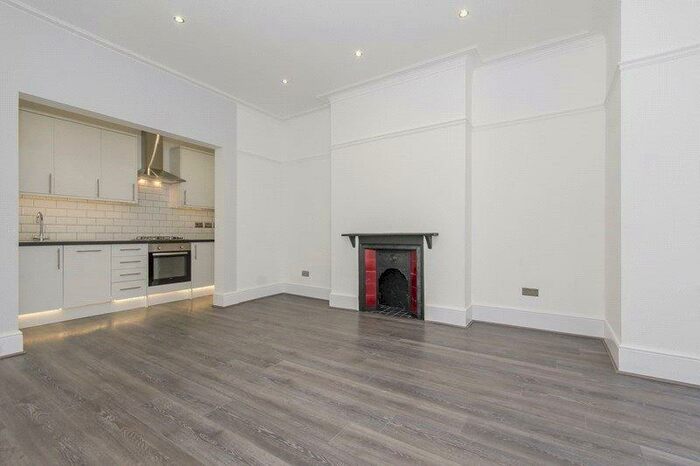 2 Bedroom Apartment To Rent In Onslow Gardens, Muswell Hill, London, Greater London, N10