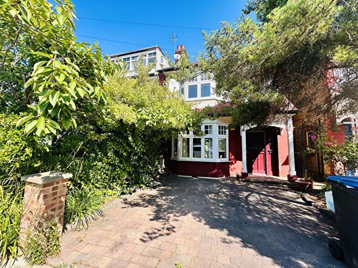 4 Bedroom House To Rent In Hamilton Crescent, London, N13