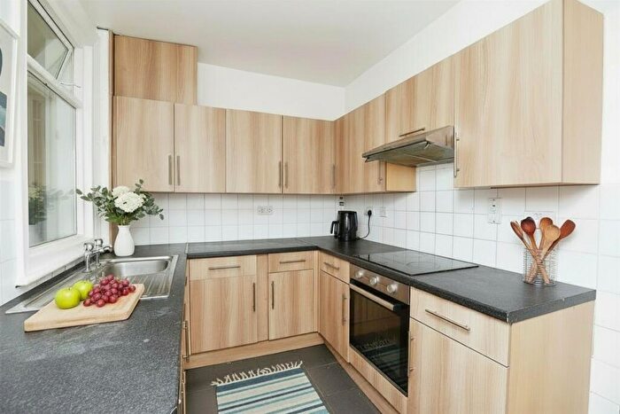 4 Bedroom House To Rent In Slack Lane - Bed, California, England, DE22