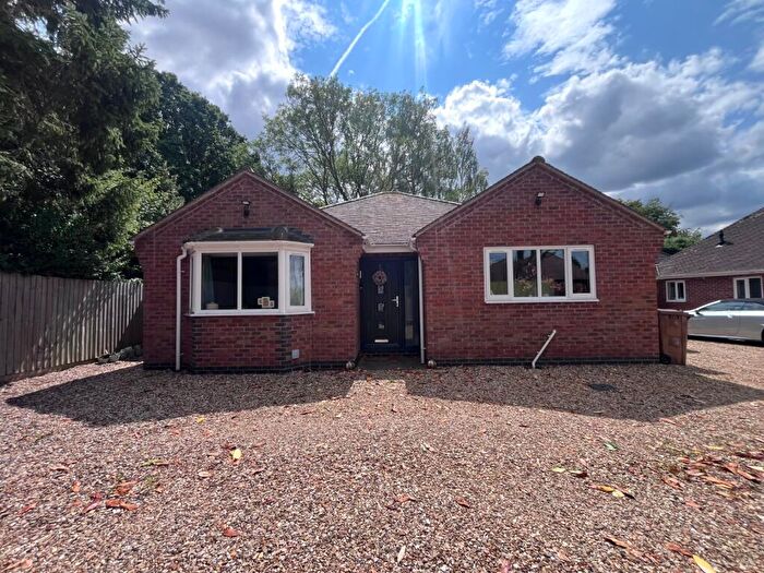 3 Bedroom Bungalow To Rent In Chestnut Close, Solihull, B92