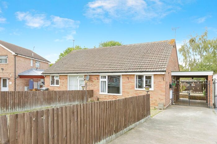 2 Bedroom Semi-detached Bungalow For Sale In Butler Close, Leicester, LE4