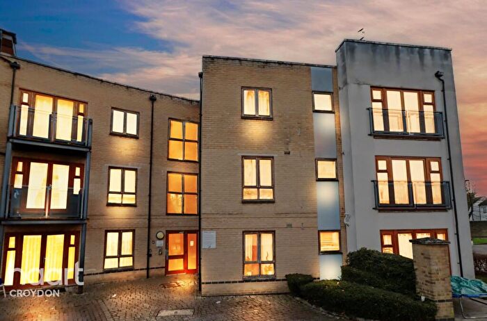 2 Bedroom Flat For Sale In Goodman Crescent, Croydon, CR0