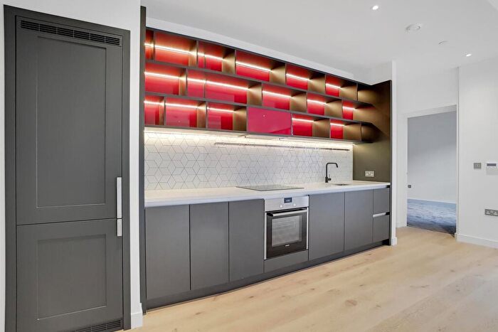 2 Bedroom Apartment To Rent In Modena House, London City Island, London, E14