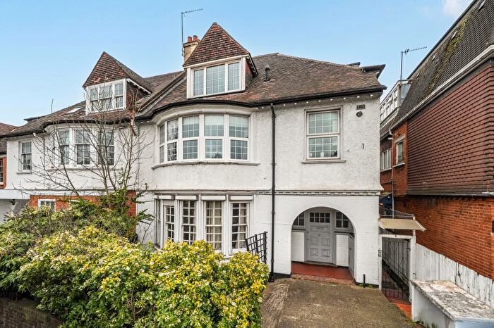 2 Bedroom Maisonette For Sale In Finchley Road, Hampstead, NW3