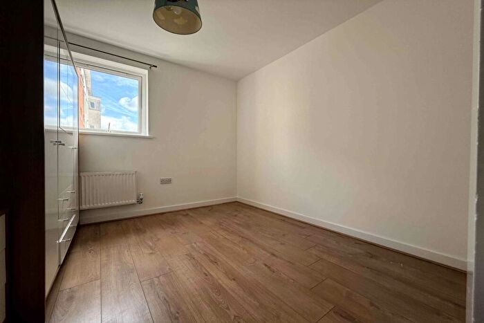2 Bedroom Flat To Rent In Birch Court, Park View Road, Leatherhead, Surrey, KT22
