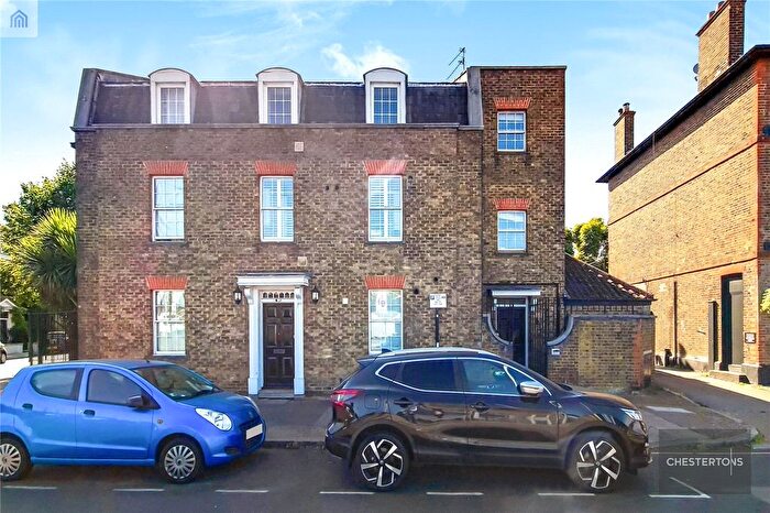 2 Bedroom Flat To Rent In Burlington Lane, Chiswick, W4
