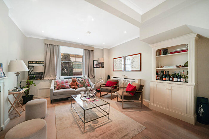 2 Bedroom Maisonette For Sale In Fulham Road, London, SW10