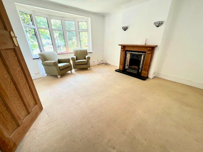 4 Bedroom Semi-Detached House To Rent In Fairway, London, SW20
