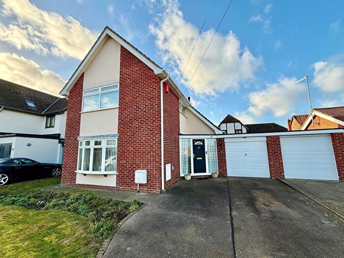 3 Bedroom Link Detached House For Sale In Ashwood Close, Caister-on-Sea, NR30