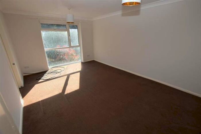 2 Bedroom Apartment To Rent In Brackendale, Hastings, TN35