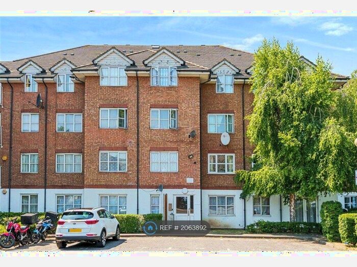 2 Bedroom Flat To Rent In Lavender Place, Ilford, IG1