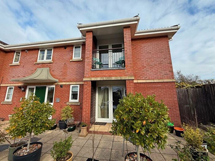 2 Bedroom Flat For Sale In Oldsmiths Yard, Hanham, Bristol, BS15