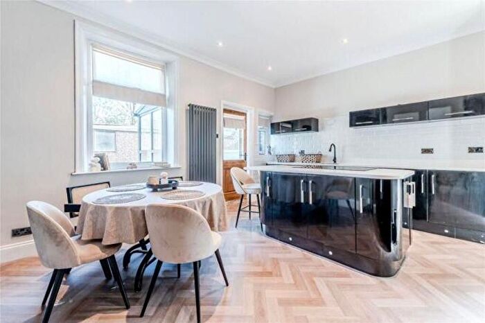 5 Bedroom End Terrace House For Sale In Ashgrove Greengates, Bradford, BD10