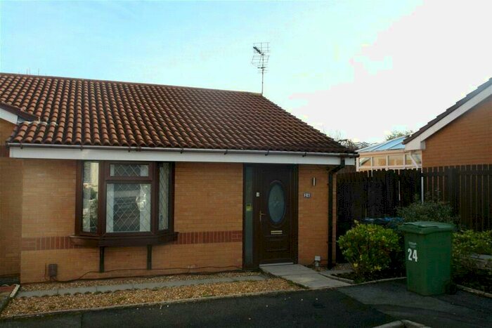 2 Bedroom Semi-Detached House To Rent In Kingsway Close, Oldham, Greater Manchester, OL8