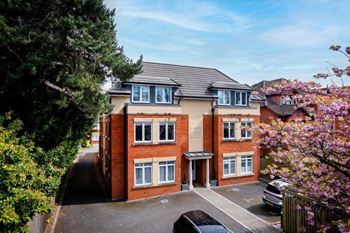 2 Bedroom Flat For Sale In Pampisford Road, South Croydon, CR2