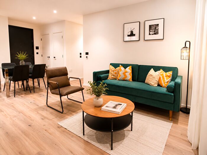 1 Bedroom Flat To Rent In Curlew House, Hawser Lane, London, E14