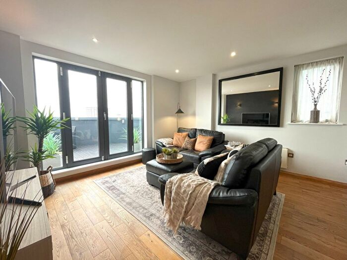 2 Bedroom Flat To Rent In South Quay, Kings Road, Swansea, SA1