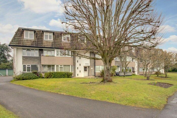 2 Bedroom Apartment To Rent In The Fairway, Burnham, Slough, SL1