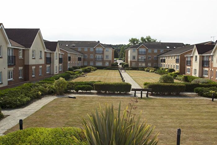 1 Bedroom Flat For Sale In Coleridge Way, Borehamwood, WD6