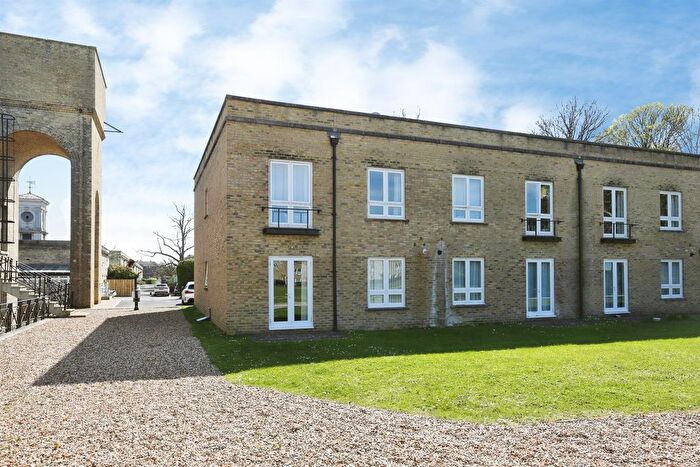 2 Bedroom Flat For Sale In The Officers Quarters, Gosport, PO12