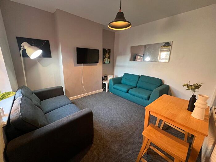 5 Bedroom Terraced House To Rent In Portland Street - Bed, LN5