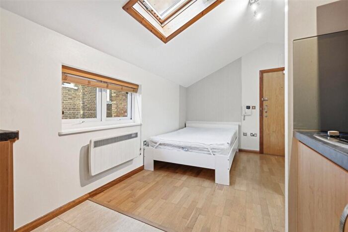 Apartment To Rent In Foulden Road, Stoke Newington, London, N16
