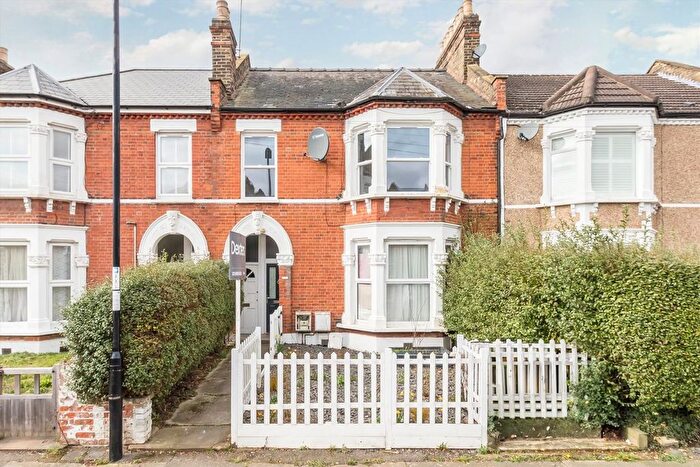 2 Bedroom Flat To Rent In Birkhall Road, London, SE6