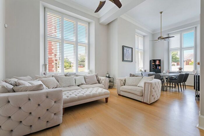 3 Bedroom Maisonette For Sale In Royal Earlswood Park, Redhill, RH1
