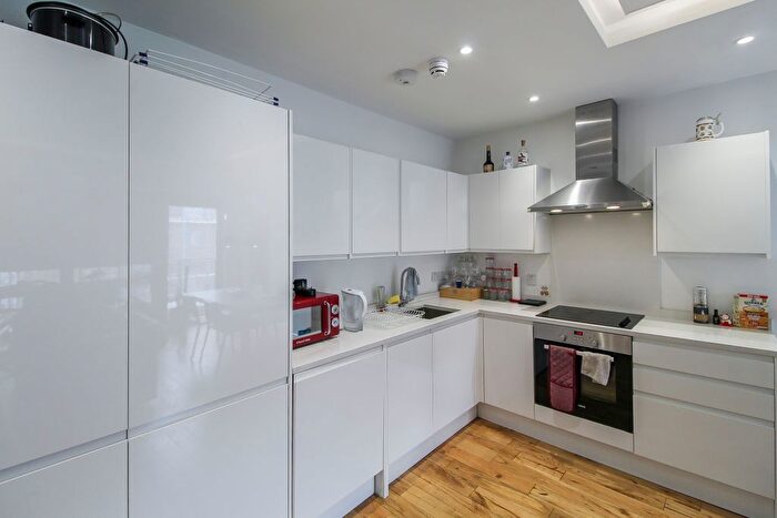 2 Bedroom Flat To Rent In Wick Lane, London, E3