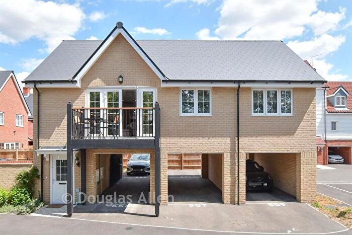 2 Bedroom Coach House For Sale In Flemmings Farm Close, Wickford, Essex, SS11