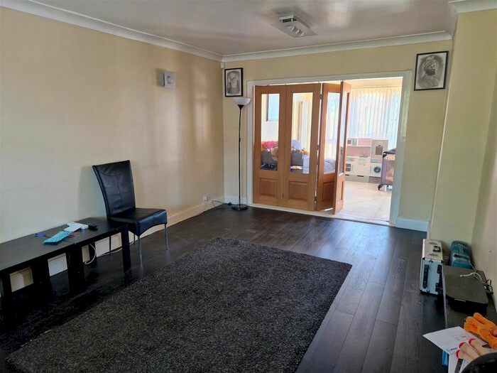 4 Bedroom Property To Rent In Manor Way, Southall, UB2