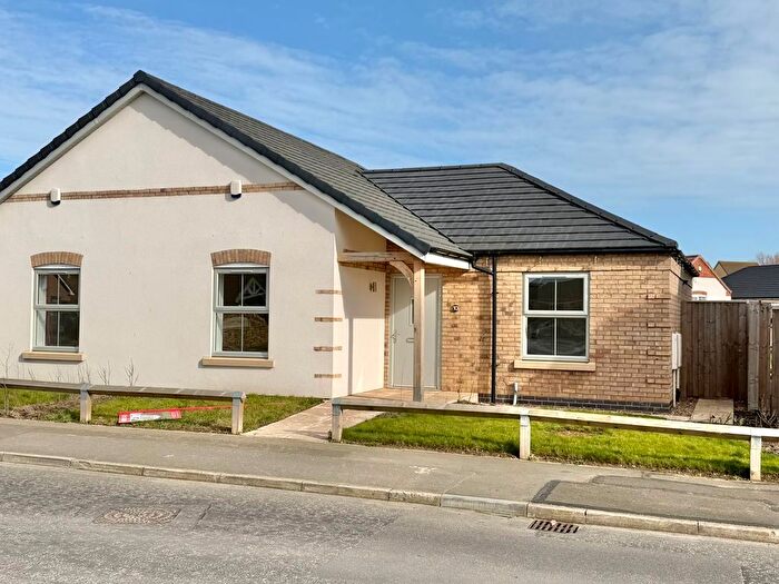 3 Bedroom Semi-Detached Bungalow For Sale In Kendall Court, Scartho Park, Grimsby, DN33