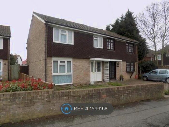 3 Bedroom Semi-Detached House To Rent In Albion Road, Hayes, UB3