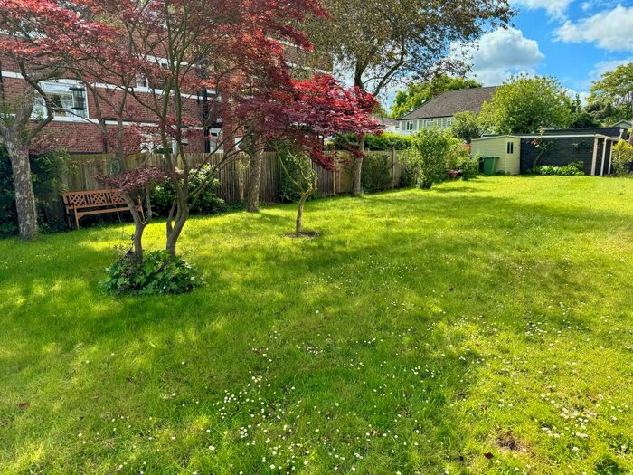 1 Bedroom Flat To Rent In Derby Road, Sheen Parkside, SW14