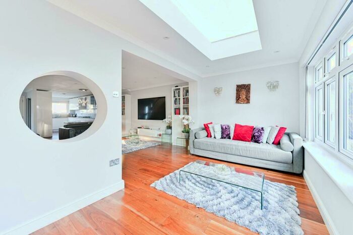 4 Bedroom Detached House To Rent In Wedgwood Way, Crystal Palace, London, SE19