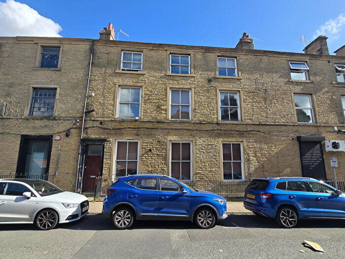 2 Bedroom Flat For Sale In Flat, Lord Street, Halifax, West Yorkshire, HX1
