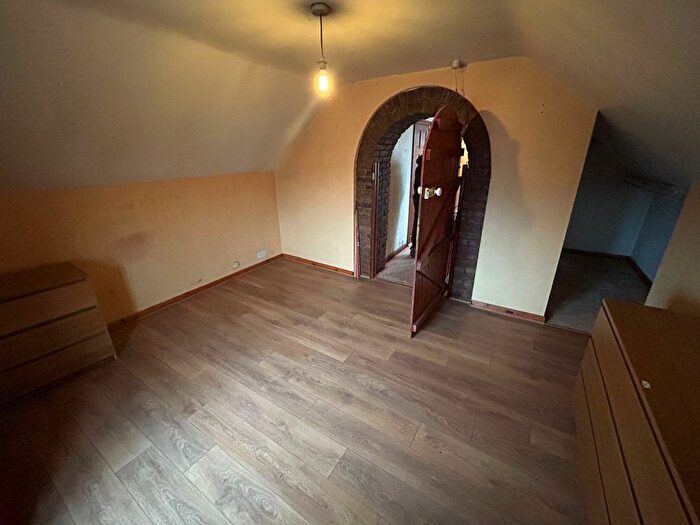 5 Bedroom Bungalow To Rent In Park Road, Uxbridge, UB8