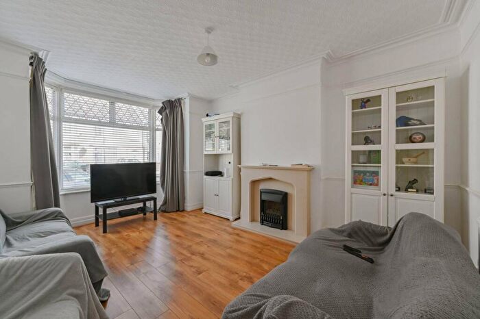 4 Bedroom House To Rent In Park Avenue, Streatham, Mitcham, CR4