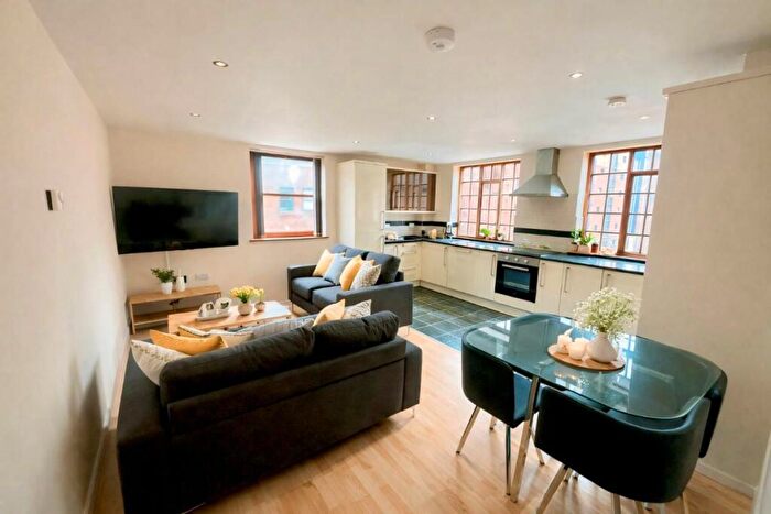 4 Bedroom Apartment To Rent In Lion Works - City Campus, S1