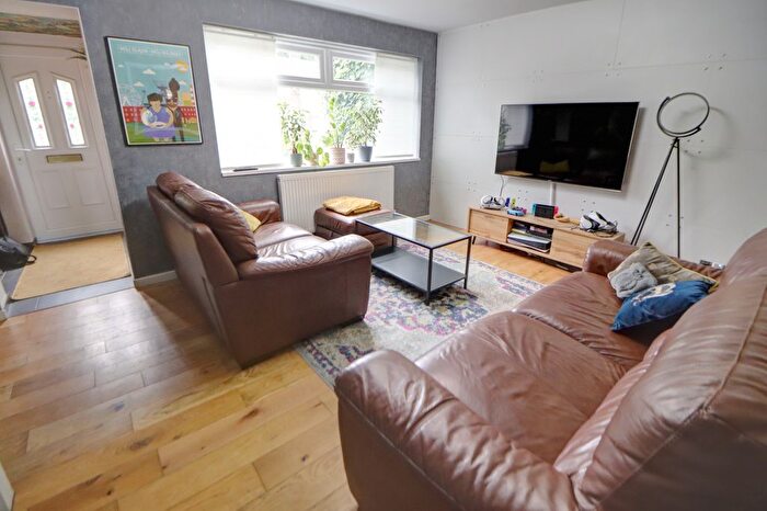 3 Bedroom End Of Terrace House For Sale In Lucerne Close, Chadderton, Oldham, OL9