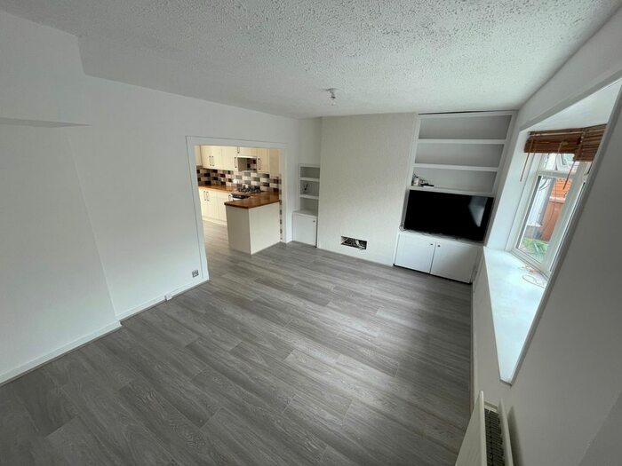 3 Bedroom End Of Terrace House To Rent In Selby Road, Carshalton, SM5
