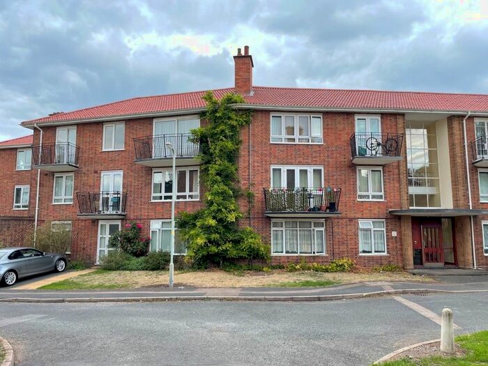 3 Bedroom Flat To Rent In Merridale Court, Merridale Road, Wolverhampton, WV3