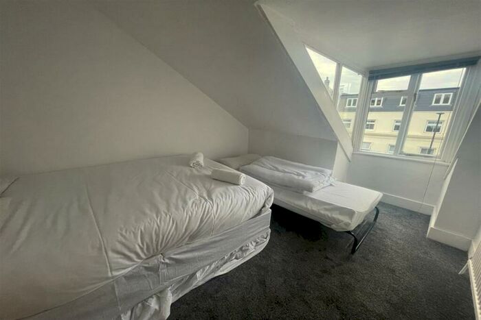 6 Bedroom Flat To Rent In Gypsy Hill Road, SE27