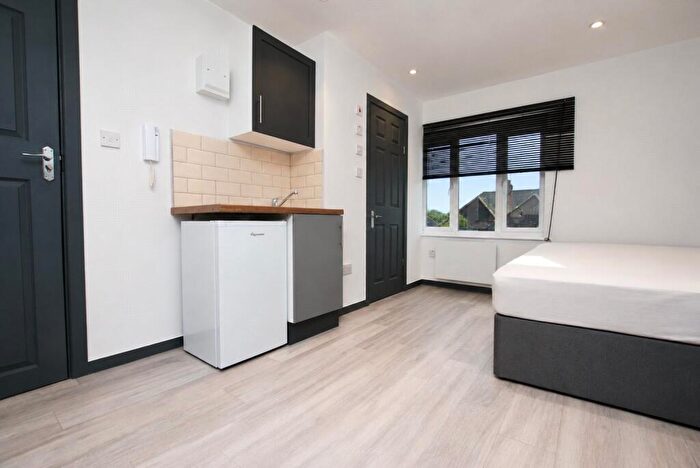 1 Bedroom House Of Multiple Occupation To Rent In Raymond Crescent, Guildford, Surrey, GU2