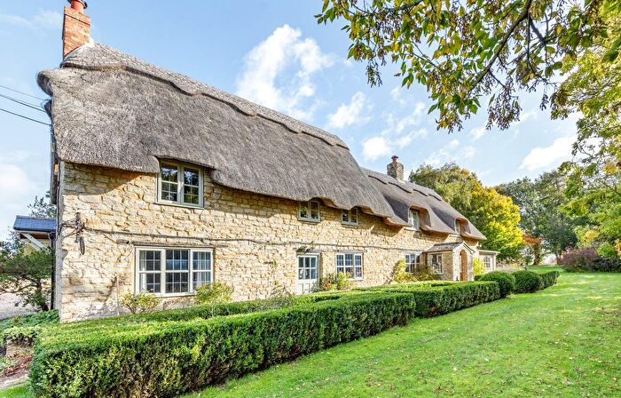 4 Bedroom Detached House For Sale In Wicken Road Leckhampstead, Buckinghamshire, MK18