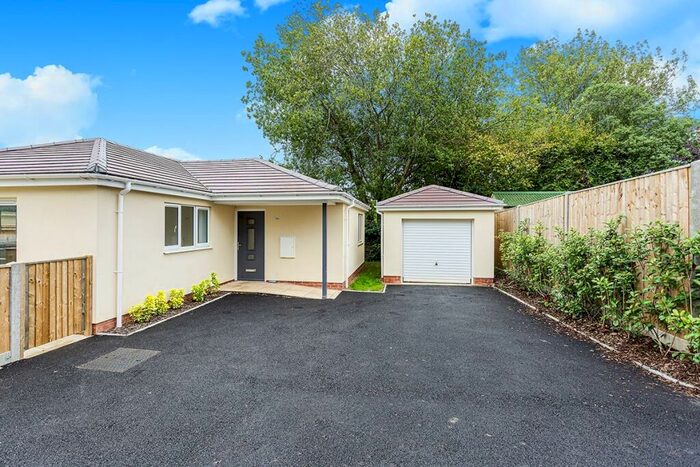 3 Bedroom Bungalow To Rent In Silvester Road, Waterlooville, Hampshire, PO8